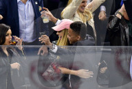 PEOPLE - Cuba Gooding Jr. fiebert nit den Rangers mit