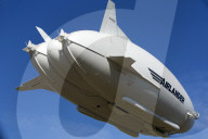 FEATURE - Das Luftschiff 'Airlander 10' fliegt über Bedfordshire