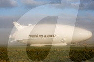FEATURE - Das Luftschiff 'Airlander 10' fliegt über Bedfordshire