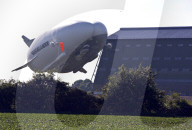 FEATURE - Das Luftschiff 'Airlander 10' fliegt über Bedfordshire