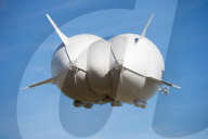 FEATURE - Das Luftschiff 'Airlander 10' fliegt über Bedfordshire