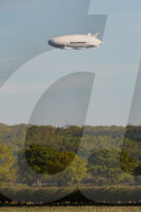 FEATURE - Das Luftschiff 'Airlander 10' fliegt über Bedfordshire