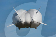 FEATURE - Das Luftschiff 'Airlander 10' fliegt über Bedfordshire