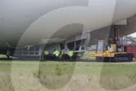 FEATURE - Das Luftschiff 'Airlander 10' fliegt über Bedfordshire