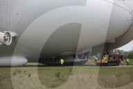 FEATURE - Das Luftschiff 'Airlander 10' fliegt über Bedfordshire