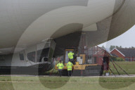 FEATURE - Das Luftschiff 'Airlander 10' fliegt über Bedfordshire