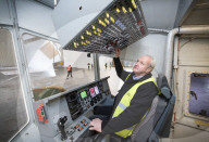 FEATURE - Das Luftschiff 'Airlander 10' fliegt über Bedfordshire