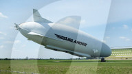 FEATURE - Das Luftschiff 'Airlander 10' fliegt über Bedfordshire