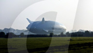FEATURE - Das Luftschiff 'Airlander 10' fliegt über Bedfordshire