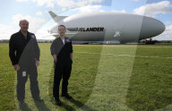 FEATURE - Das Luftschiff 'Airlander 10' fliegt über Bedfordshire