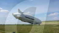 FEATURE - Das Luftschiff 'Airlander 10' fliegt über Bedfordshire