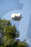 FEATURE - Das Luftschiff 'Airlander 10' fliegt über Bedfordshire