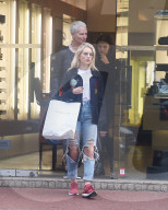 PEOPLE - Lottie Moss mit ihrer Mutter Inger auf Shoppingtour in London