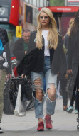 PEOPLE - Lottie Moss mit ihrer Mutter Inger auf Shoppingtour in London