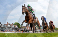 FEATURE - Pferderennen in Chester