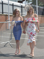 FEATURE - Pferderennen in Chester