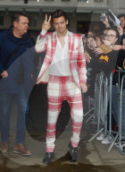 PEOPLE - Harry Styles stylish bei Rradio 1 in London