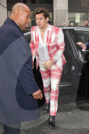 PEOPLE - Harry Styles stylish bei Rradio 1 in London