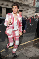 PEOPLE - Harry Styles stylish bei Rradio 1 in London