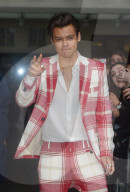 PEOPLE - Harry Styles stylish bei Rradio 1 in London