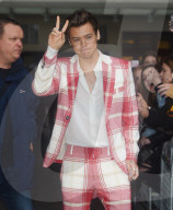 PEOPLE - Harry Styles stylish bei Rradio 1 in London