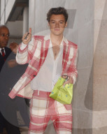 PEOPLE - Harry Styles stylish bei Rradio 1 in London