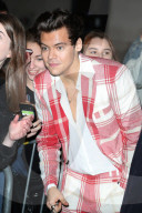 PEOPLE - Harry Styles stylish bei Rradio 1 in London