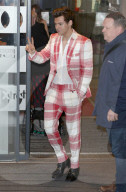 PEOPLE - Harry Styles stylish bei Rradio 1 in London