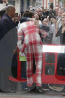 PEOPLE - Harry Styles stylish bei Rradio 1 in London