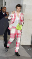 PEOPLE - Harry Styles stylish bei Rradio 1 in London