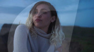 PEOPLE - Miley Cyrus happy mit Verlobungsring in ihrem neuen Music Video 'Malibu'