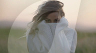 PEOPLE - Miley Cyrus happy mit Verlobungsring in ihrem neuen Music Video 'Malibu'