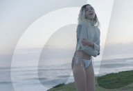 PEOPLE - Miley Cyrus happy mit Verlobungsring in ihrem neuen Music Video 'Malibu'