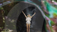 PEOPLE - Miley Cyrus happy mit Verlobungsring in ihrem neuen Music Video 'Malibu'