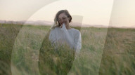 PEOPLE - Miley Cyrus happy mit Verlobungsring in ihrem neuen Music Video 'Malibu'