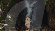 PEOPLE - Miley Cyrus happy mit Verlobungsring in ihrem neuen Music Video 'Malibu'