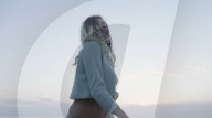 PEOPLE - Miley Cyrus happy mit Verlobungsring in ihrem neuen Music Video 'Malibu'