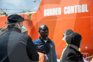 NEWS - Italien: Ankunft von Flüchtlingen in Salerno