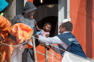NEWS - Italien: Ankunft von Flüchtlingen in Salerno