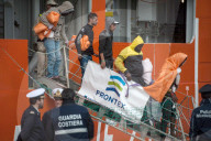 NEWS - Italien: Ankunft von Flüchtlingen in Salerno