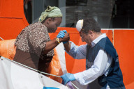 NEWS - Italien: Ankunft von Flüchtlingen in Salerno