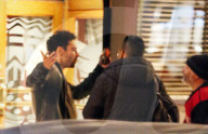 PEOPLE - Aidan Turner und  Eleanor Tomlinson nachts in London unterwegs