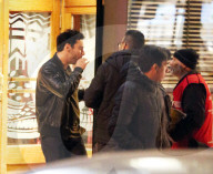 PEOPLE - Aidan Turner und  Eleanor Tomlinson nachts in London unterwegs
