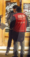 PEOPLE - Aidan Turner und  Eleanor Tomlinson nachts in London unterwegs