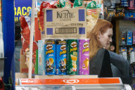 PEOPLE - Aidan Turner und  Eleanor Tomlinson nachts in London unterwegs