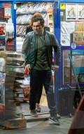 PEOPLE - Aidan Turner und  Eleanor Tomlinson nachts in London unterwegs