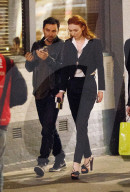 PEOPLE - Aidan Turner und  Eleanor Tomlinson nachts in London unterwegs