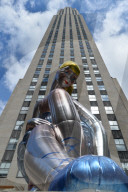 PEOPLE - Jeff Koons posiert vor seiner 'Seated Ballerina' Skulptur in New York