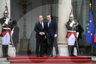 NEWS - Amtseinführung in Frankreich: Emmanuel und Brigitte Macron ziehen ins Elysée ein 