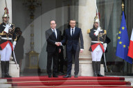 NEWS - Amtseinführung in Frankreich: Emmanuel und Brigitte Macron ziehen ins Elysée ein 